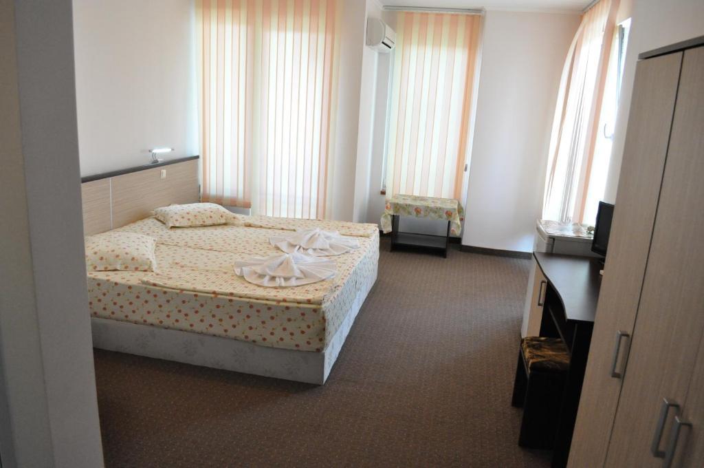 St. George Apartments Nesebar Room photo
