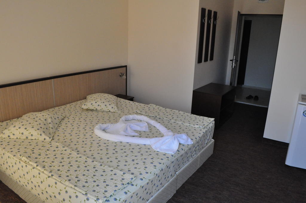 St. George Apartments Nesebar Room photo