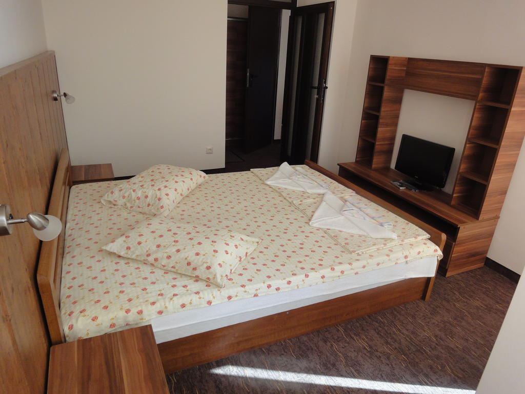 St. George Apartments Nesebar Room photo